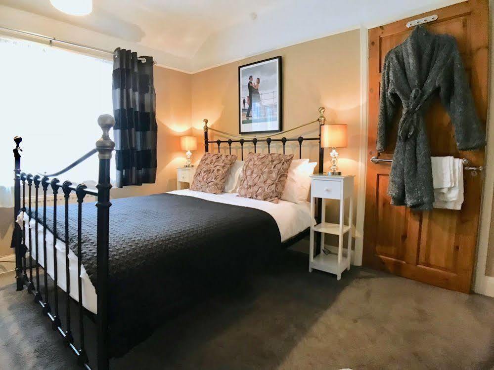 Sw Bed & Breakfast สวินดอน ภายนอก รูปภาพ